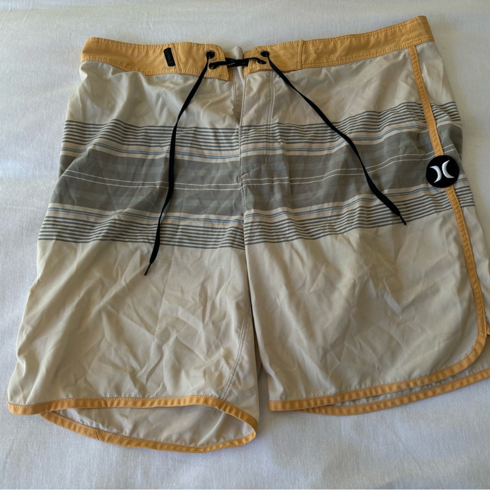 Hurley Men's Phantom Yesterday 18" Boardshorts - Oatmeal